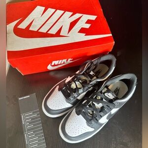 Nike Low Dunks Panda (Grade school) 6y